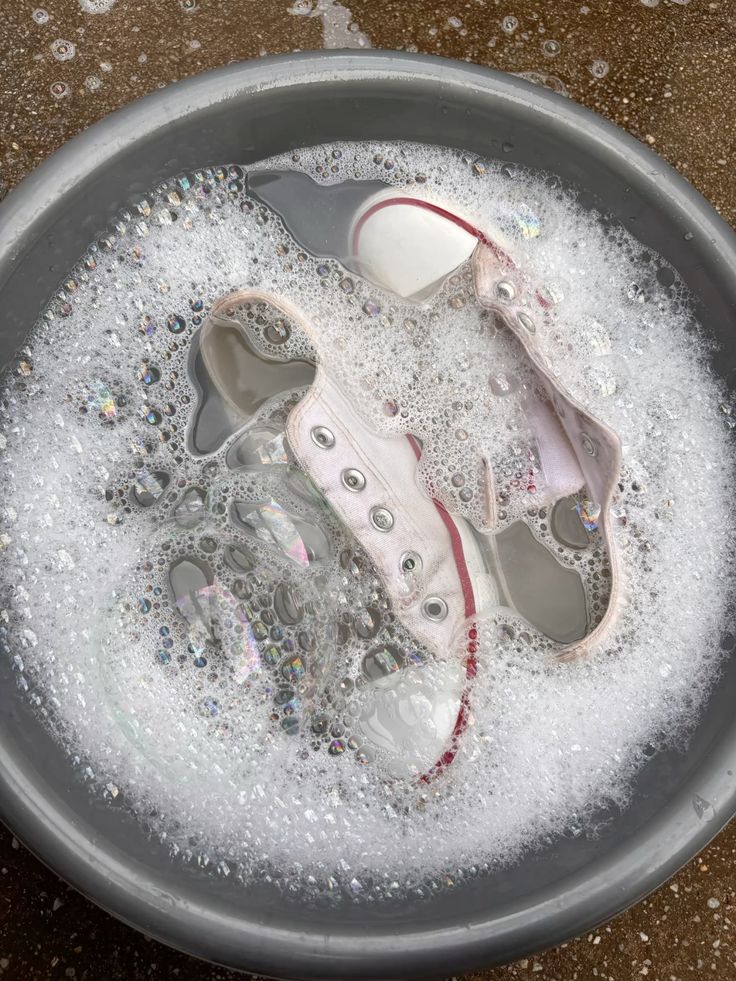 Comment nettoyer des Converse blanches et leur redonner du blanc