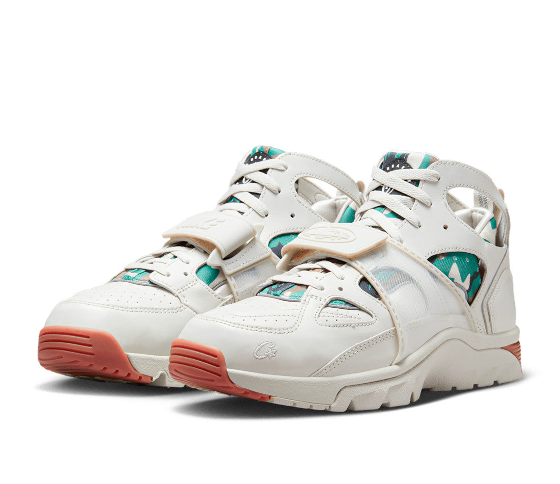 nike air trainer huarache white